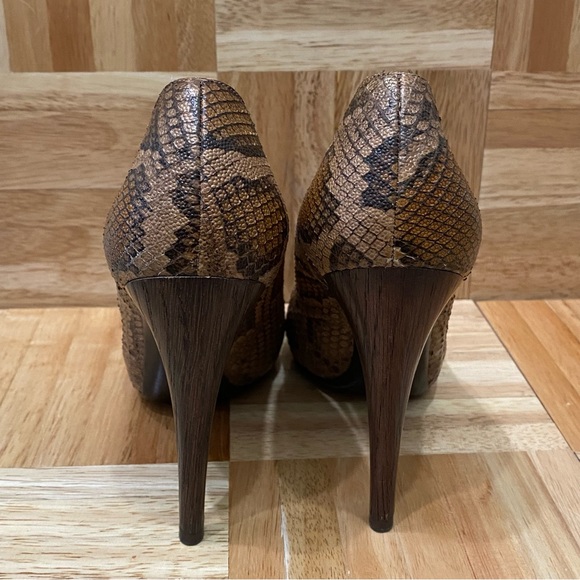 SALVATORE FERRAGAMO Brown Python Snakeskin Leather Gancini High Heels Pumps 7B - Picture 5 of 16
